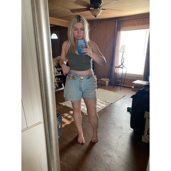 MAKE ME AND OFFER Levi’s Red Tag 560 Distressed Light Wash Denim Mom Jean Shorts - Picture 1 of 11
